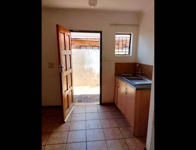 2 BEDROOM PROPERTY TO RENT IN PROTEA GLEN